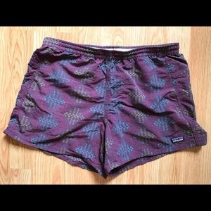 Patagonia women’s baggies M purple geometric board shorts hiking outdoor EUC